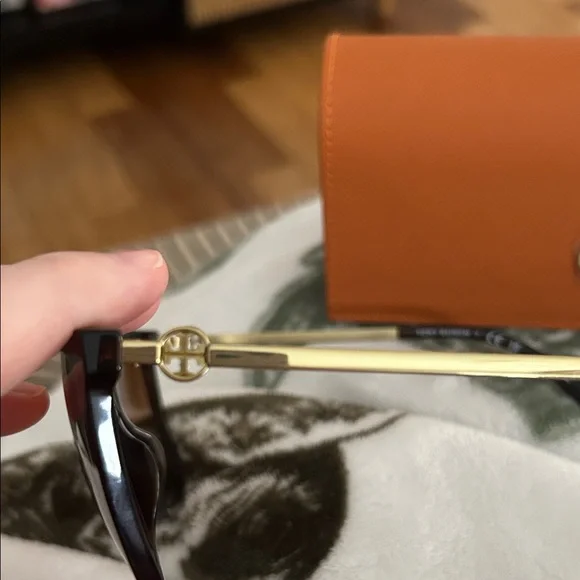 Tory Burch Black Sunglasses with Bold Orange Case - Picture 5 of 6